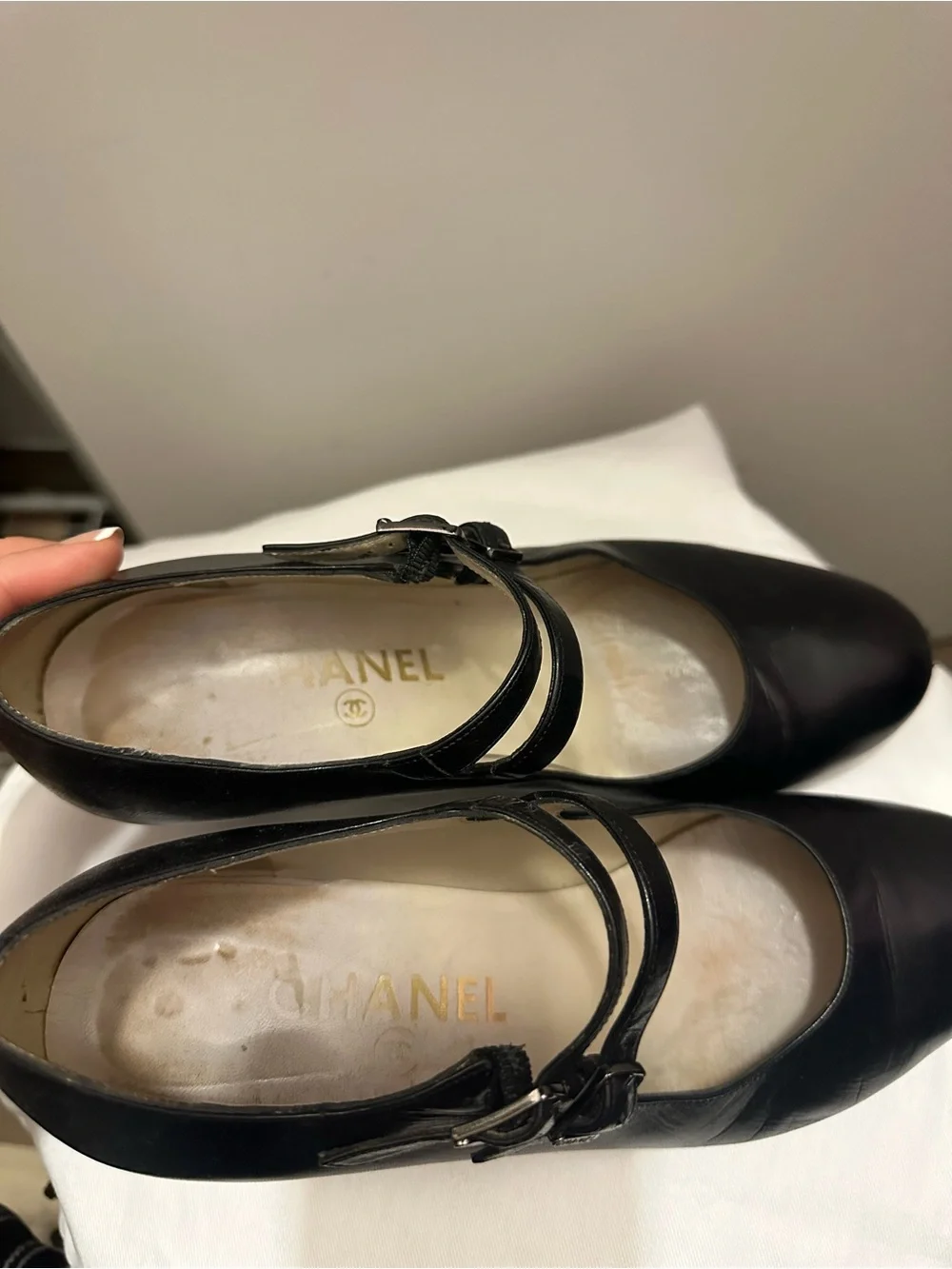 CHANEL elegant black